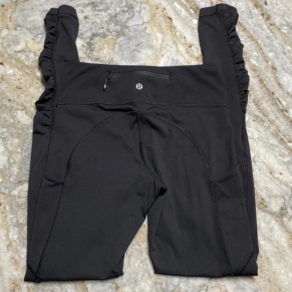 Lululemon Black Stretchy Athletic Leggings Side Pockets Rouching side hem size 4 - Picture 1 of 8